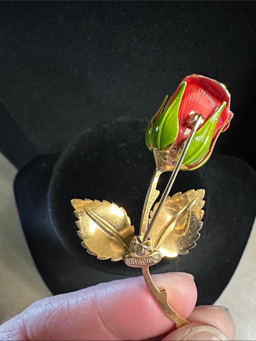 Vintage Giovanni Red Enamel Rosebud Brooch with Green Leaves - Picture 5 of 9
